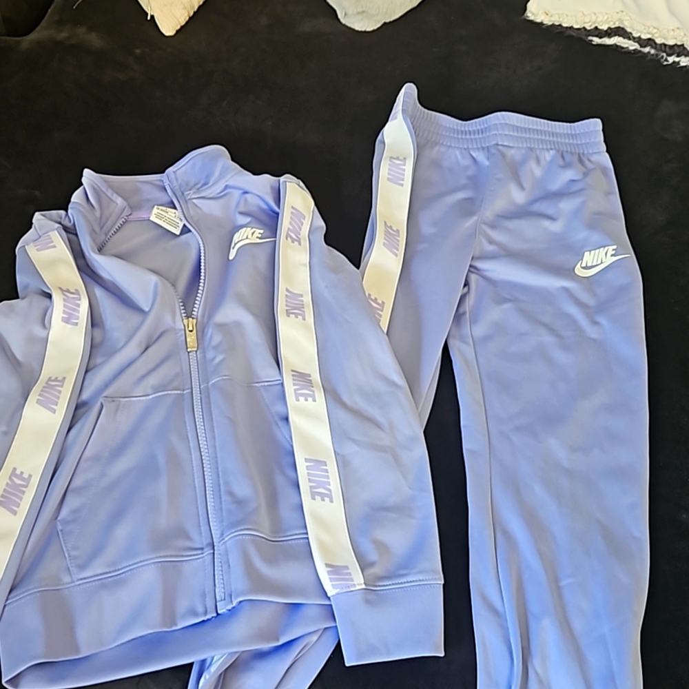Nike Girls Lavendar Track Suit Sz 6/7